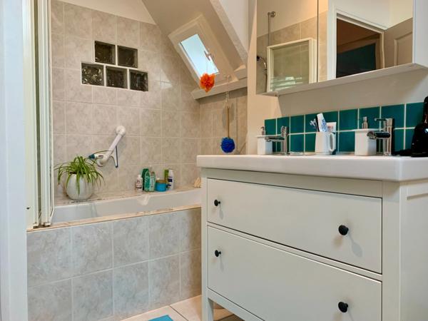 Maison périgourdine à vendre avec piscine et verger – campagne proche ville