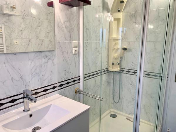 Maison périgourdine à vendre avec piscine et verger – campagne proche ville