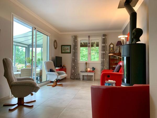 Maison périgourdine à vendre avec piscine et verger – campagne proche ville