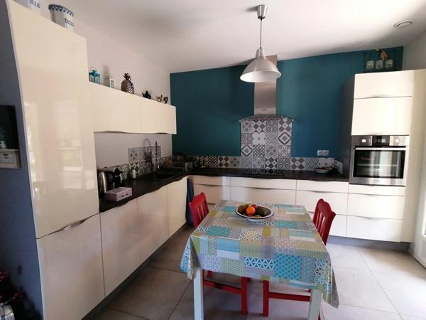 Maison périgourdine à vendre avec piscine et verger – campagne proche ville