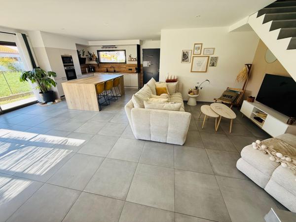 VILLA T5 NORMES RT2012 AVEC GARAGE