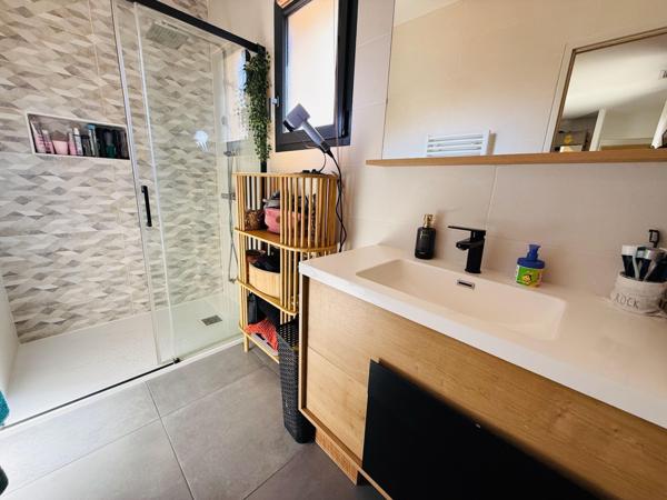 VILLA T5 NORMES RT2012 AVEC GARAGE