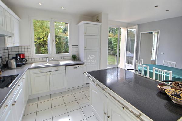 Villa Verneuil Sur Seine 7 pièce(s) 180 m2 €678 000 ** - Référence 1040