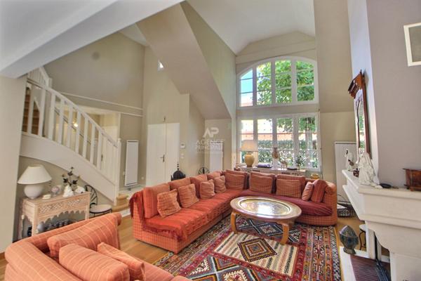 Villa Verneuil Sur Seine 7 pièce(s) 180 m2 €678 000 ** - Référence 1040