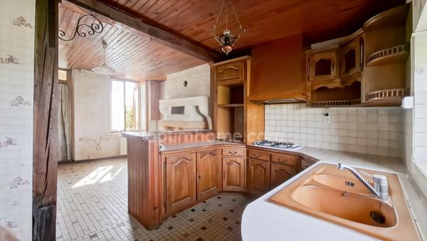 Maison à rénover 3 pièces sur terrain de 2600 m² avec atelier à Hauterive (03)