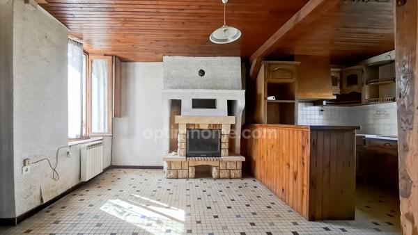 Maison à rénover 3 pièces sur terrain de 2600 m² avec atelier à Hauterive (03)