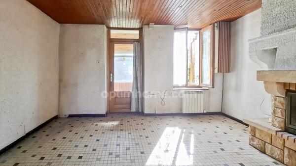 Maison à rénover 3 pièces sur terrain de 2600 m² avec atelier à Hauterive (03)