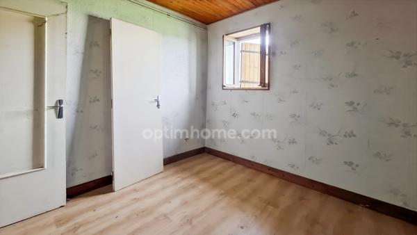 Maison à rénover 3 pièces sur terrain de 2600 m² avec atelier à Hauterive (03)