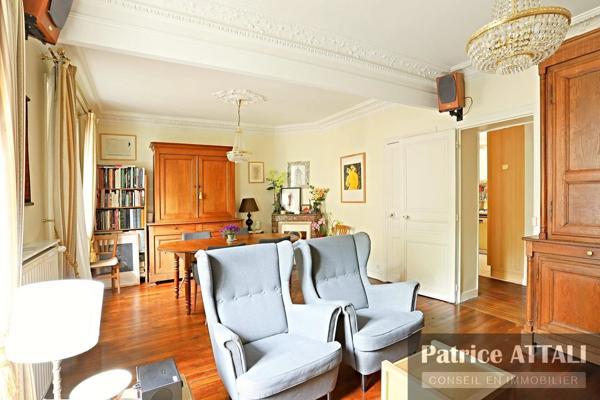 Vente                                                      Duplex
                        
                     5 pièces                      106 m2                     à Paris 18
