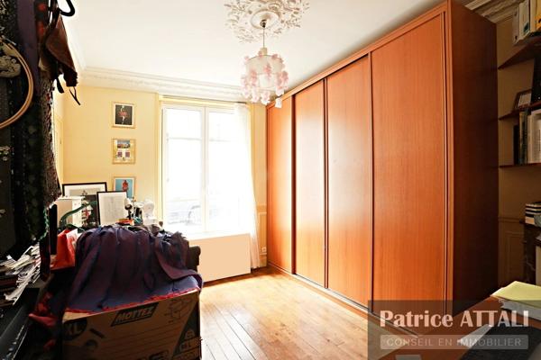 Vente                                                      Duplex
                        
                     5 pièces                      106 m2                     à Paris 18