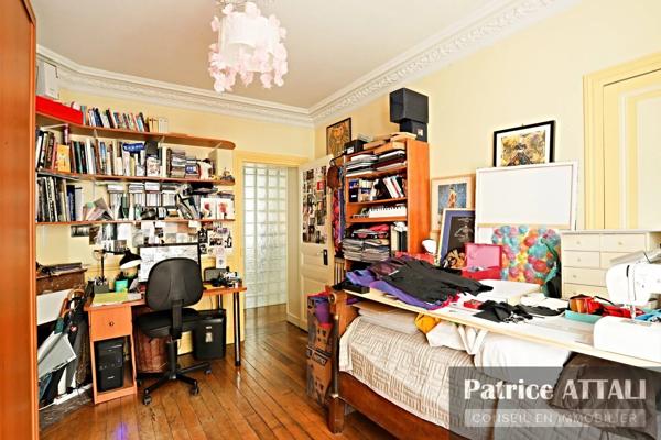 Vente                                                      Duplex
                        
                     5 pièces                      106 m2                     à Paris 18