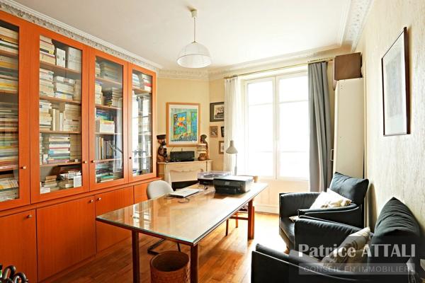Vente                                                      Duplex
                        
                     5 pièces                      106 m2                     à Paris 18