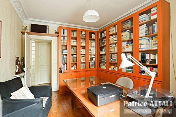 Vente                                                      Duplex
                        
                     5 pièces                      106 m2                     à Paris 18