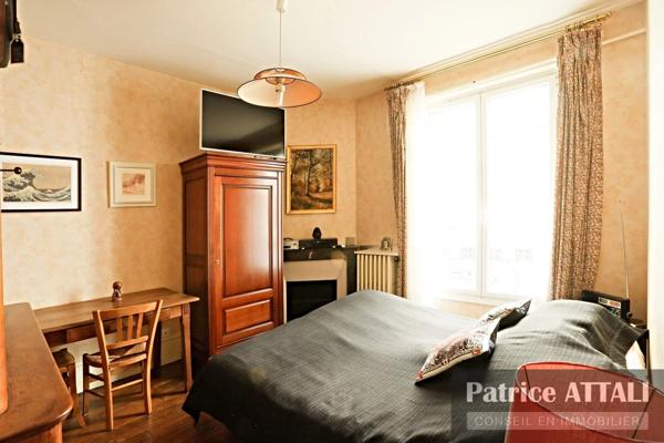 Vente                                                      Duplex
                        
                     5 pièces                      106 m2                     à Paris 18