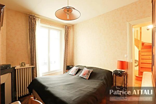 Vente                                                      Duplex
                        
                     5 pièces                      106 m2                     à Paris 18