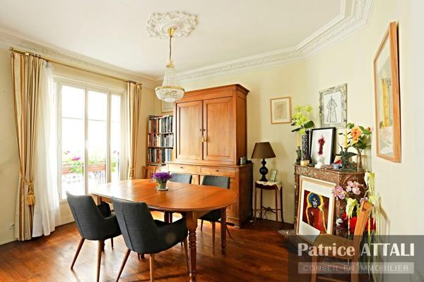 Vente                                                      Duplex
                        
                     5 pièces                      106 m2                     à Paris 18