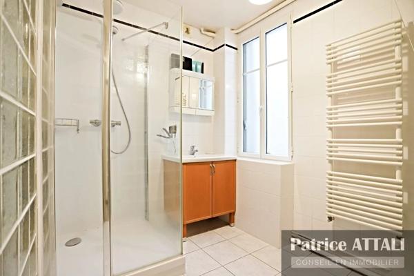 Vente                                                      Duplex
                        
                     5 pièces                      106 m2                     à Paris 18