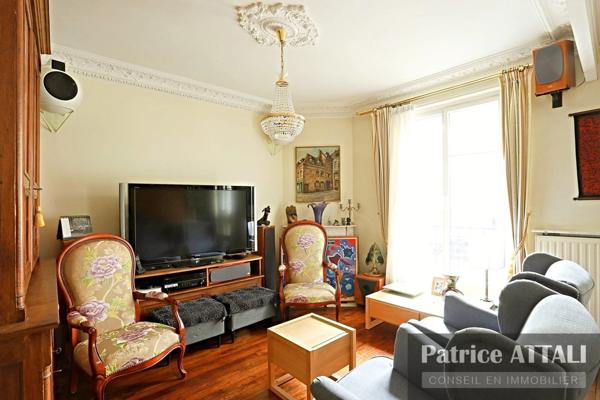 Vente                                                      Duplex
                        
                     5 pièces                      106 m2                     à Paris 18