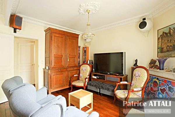 Vente                                                      Duplex
                        
                     5 pièces                      106 m2                     à Paris 18