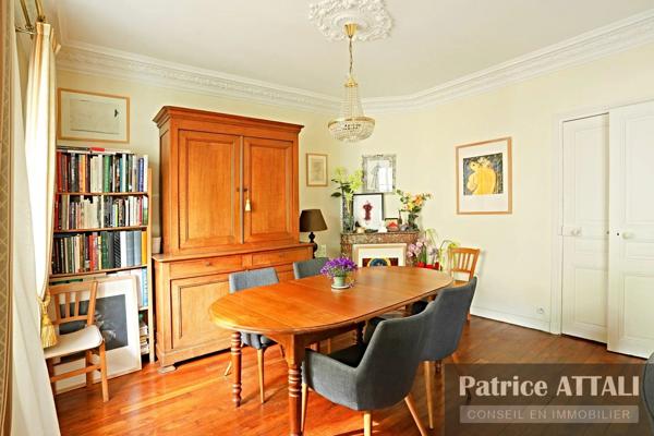 Vente                                                      Duplex
                        
                     5 pièces                      106 m2                     à Paris 18