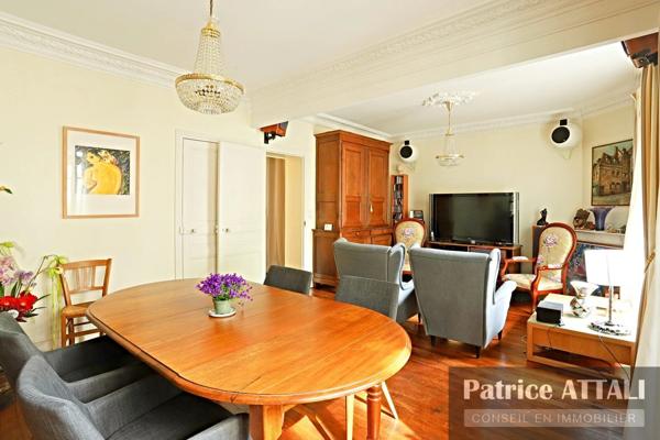 Vente                                                      Duplex
                        
                     5 pièces                      106 m2                     à Paris 18