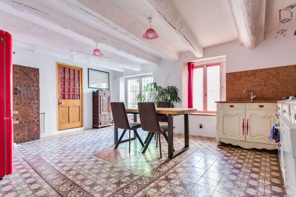 Esparron (83560) MAISON DE CARACTERE AVEC VUE ET POTENTIEL LOCATIF A ESPARRON, COEUR DE VILLAGE