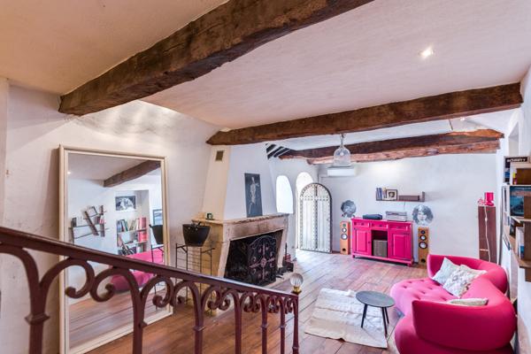 Esparron (83560) MAISON DE CARACTERE AVEC VUE ET POTENTIEL LOCATIF A ESPARRON, COEUR DE VILLAGE