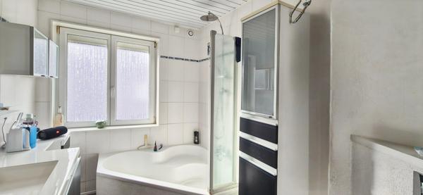 90100 FLORIMONT - MAISON 8 PIECES - 5 CHAMBRES - PISCINE - 2 GARAGES - DPE B en 2026