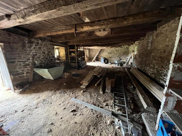 LONGÈRE À RÉNOVER – LANGUIDIC (PROCHE LANDEVANT ET HENNEBONT)