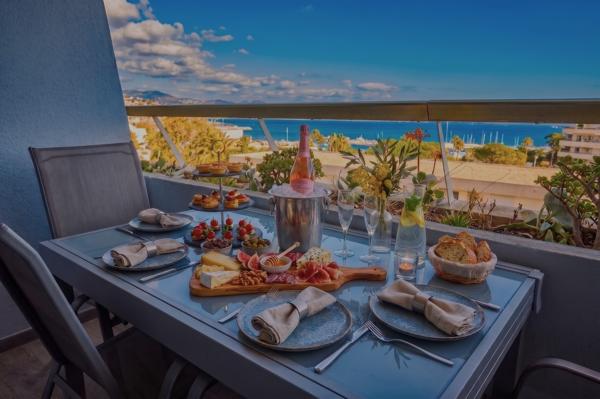 Marina baie des anges T2 - Vue mer et terrasse Climatisé - Etage élévé