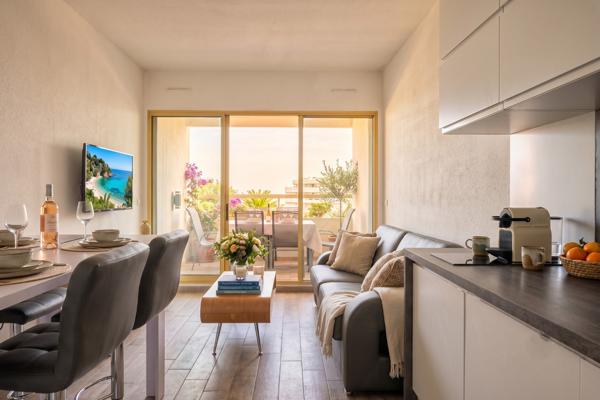 Marina baie des anges T2 - Vue mer et terrasse Climatisé - Etage élévé