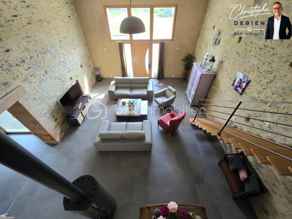 Christophe DEBIEN – BSK Immobilier – vous présente en exclusivité cette propriété de caractère située au pied de la forêt de Sainte-Florence.

Dans un environnement préservé, à l’abri des regards et entourée de nature, cette authentique grange en pierre entièrement rénovée développe 231 m² habitables sur un terrain paysagé de 1 890 m².

Un bien rare où le charme de l’ancien se conjugue parfaitement avec des prestations modernes et des volumes généreux.

Dès l’entrée, la maison séduit par son atmosphère chaleureuse et ses espaces lumineux. Le salon cathédrale de 42 m², agrémenté d’un poêle à bois et d’une mezzanine ouverte, crée un véritable lieu de vie convivial et élégant.

La maison offre une organisation idéale pour une vie familiale, une activité indépendante ou un projet d’accueil :
• Une vaste pièce de vie de 47 m² avec cuisine aménagée et équipée, ouverte sur la terrasse et le patio
• Une suite parentale de plain-pied avec dressing, salle d’eau, WC et terrasse privative
• Une lingerie et des toilettes indépendantes
• Un espace indépendant comprenant un séjour, trois chambres, une salle d’eau à terminer ainsi que des toilettes, pouvant convenir à la famille, aux amis ou à un projet de gîte
• Un garage de 48 m² avec grenier aménagé
• Une cave ainsi qu’un garage non attenant avec abri bois
• Trois terrasses orientées sur le jardin et la forêt

Les prestations apportent un confort de vie recherché :
• Chauffage au sol par pompe à chaleur air/eau
• Ventilation double flux
• Aspiration centralisée
• Menuiseries double vitrage
• Volets roulants électriques

L’emplacement constitue également un véritable atout :
• Échangeur A83/A87 à moins de 5 minutes
• Nantes à 50 minutes
• Cholet à 35 minutes
• Les Sables-d’Olonne à 45 minutes

Cette propriété s’adresse aux acquéreurs en quête d’un lieu de vie authentique, paisible et fonctionnel, sans compromis sur l’accessibilité.

Une visite permettra d’en apprécier pleinement les volumes, l’environnement et le potentiel.

Contactez-moi dès maintenant pour organiser votre découverte de ce bien exclusif.

Visite virtuelle disponible sur demande.

Conformément à la loi ELAN, tout candidat acquéreur peut se faire accompagner lors de la visite par le professionnel du bâtiment de son choix, sous réserve d’en informer préalablement l’agence afin d’organiser la visite dans les meilleures conditions.