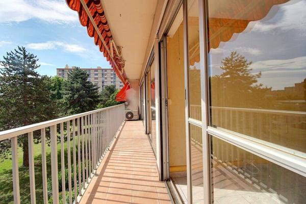 SALON-DE-PROVENCE - APPARTEMENT TRAVERSANT, LUMINEUX , UN BALCON, UNE LOGGIA, ASCENSEUR, QUATRE CHAMBRES - AU CALME -
