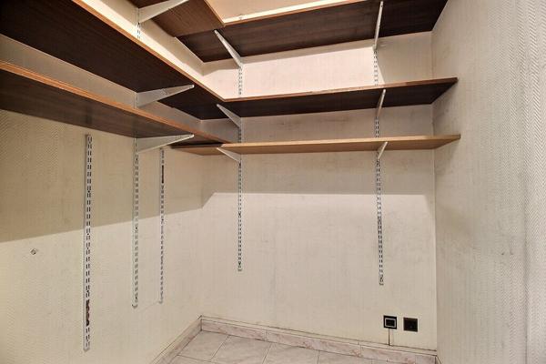 SALON-DE-PROVENCE - APPARTEMENT TRAVERSANT, LUMINEUX , UN BALCON, UNE LOGGIA, ASCENSEUR, QUATRE CHAMBRES - AU CALME -