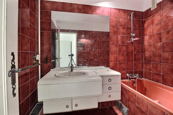 SALON-DE-PROVENCE - APPARTEMENT TRAVERSANT, LUMINEUX , UN BALCON, UNE LOGGIA, ASCENSEUR, QUATRE CHAMBRES - AU CALME -