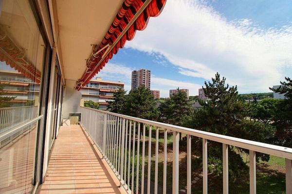 SALON-DE-PROVENCE - APPARTEMENT TRAVERSANT, LUMINEUX , UN BALCON, UNE LOGGIA, ASCENSEUR, QUATRE CHAMBRES - AU CALME -
