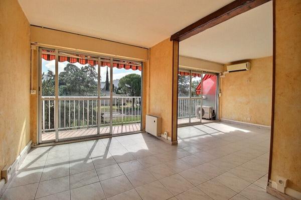 SALON-DE-PROVENCE - APPARTEMENT TRAVERSANT, LUMINEUX , UN BALCON, UNE LOGGIA, ASCENSEUR, QUATRE CHAMBRES - AU CALME -