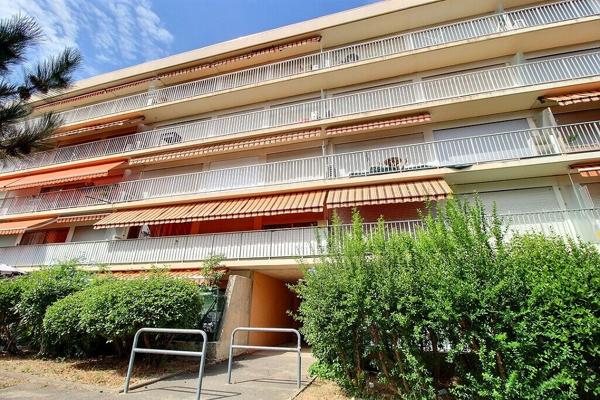 SALON-DE-PROVENCE - APPARTEMENT TRAVERSANT, LUMINEUX , UN BALCON, UNE LOGGIA, ASCENSEUR, QUATRE CHAMBRES - AU CALME -