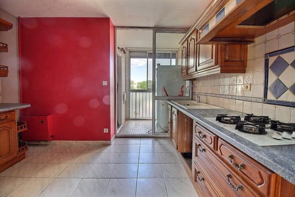 SALON-DE-PROVENCE - APPARTEMENT TRAVERSANT, LUMINEUX , UN BALCON, UNE LOGGIA, ASCENSEUR, QUATRE CHAMBRES - AU CALME -