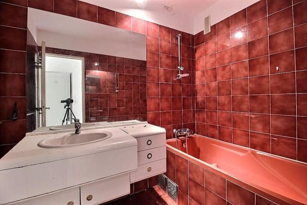 SALON-DE-PROVENCE - APPARTEMENT TRAVERSANT, LUMINEUX , UN BALCON, UNE LOGGIA, ASCENSEUR, QUATRE CHAMBRES - AU CALME -