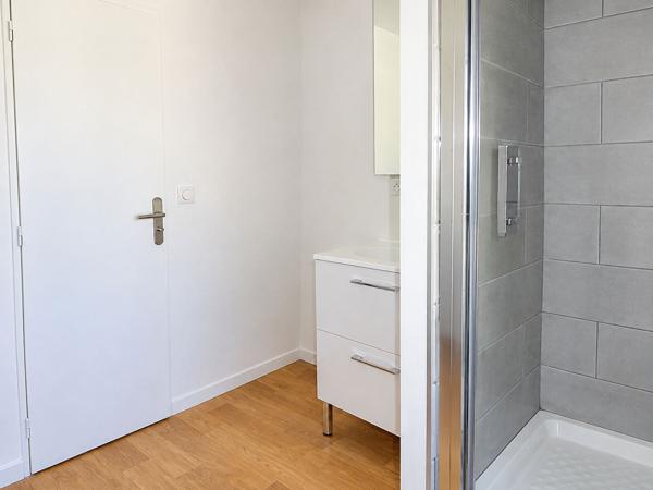 Bel appartement lumineux meublé au 2ème étage dans centre d'Yssingeaux