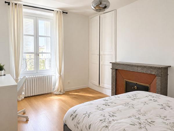 Bel appartement lumineux meublé au 2ème étage dans centre d'Yssingeaux