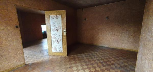 Maison sur la place en plein centre