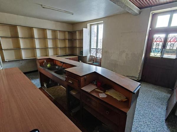 Exclu Vente interactive : très grande maison à rénover, Montipouret,10 pièces, 225 m2, multiples possibilités