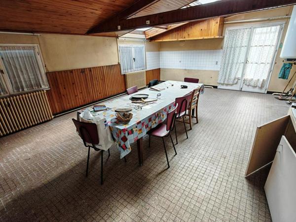 Exclu Vente interactive : très grande maison à rénover, Montipouret,10 pièces, 225 m2, multiples possibilités