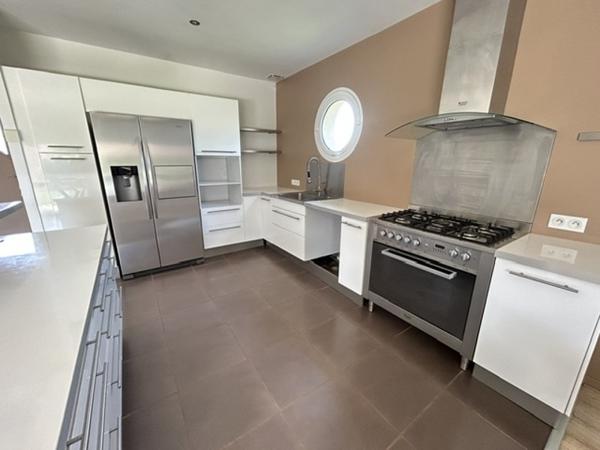 Maison à louer 1 175 € CC Calavanté 5 p 116 m² DPE B