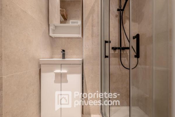 Appartement  2 pièces ou local activitél liberale -  29 m2- 75108