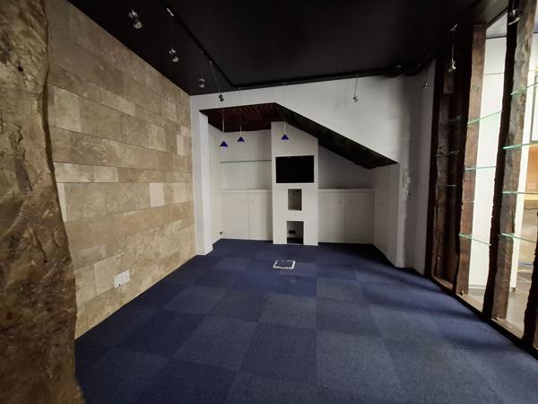 Location Local commercial 93 M² - Mirepoix (09500)