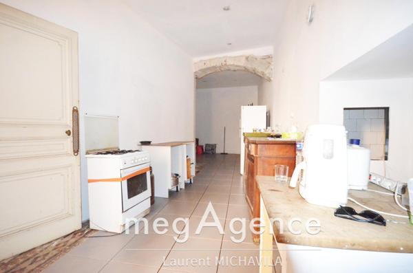 Maison à VILLENEUVE-LES-BEZIERS, 34420 - 13 pièces 300m²
