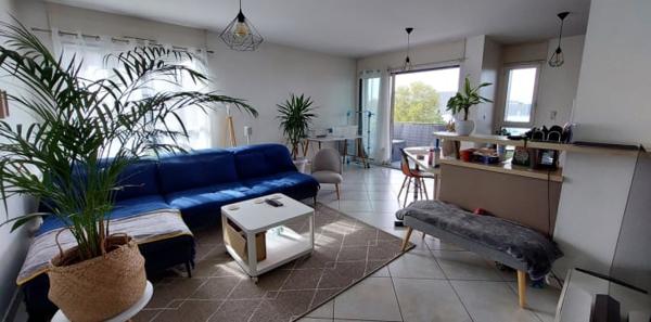 Appartement t3 avec grande terrasse et parking privatif